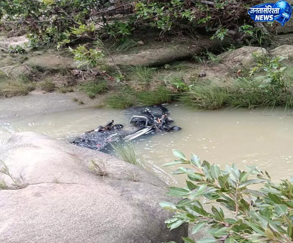 उफनते नाले में बहा युवक, 12 घंटे बाद तीन किलोमीटर दूर मिला शव उफनते नाले में बहा युवक, 12 घंटे बाद तीन किलोमीटर दूर मिला शव