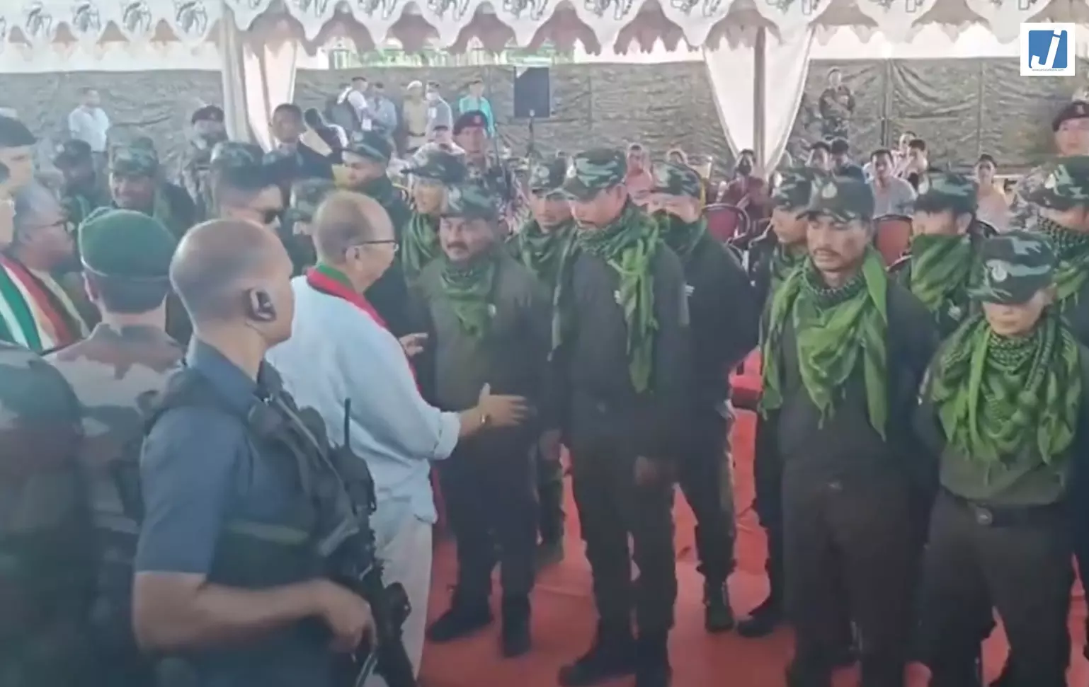 मणिपुर में KCP-PWG के 46 उग्रवादियों ने छोड़े हथियार, मणिपुर में KCP-PWG के 46 उग्रवादियों ने छोड़े हथियार,