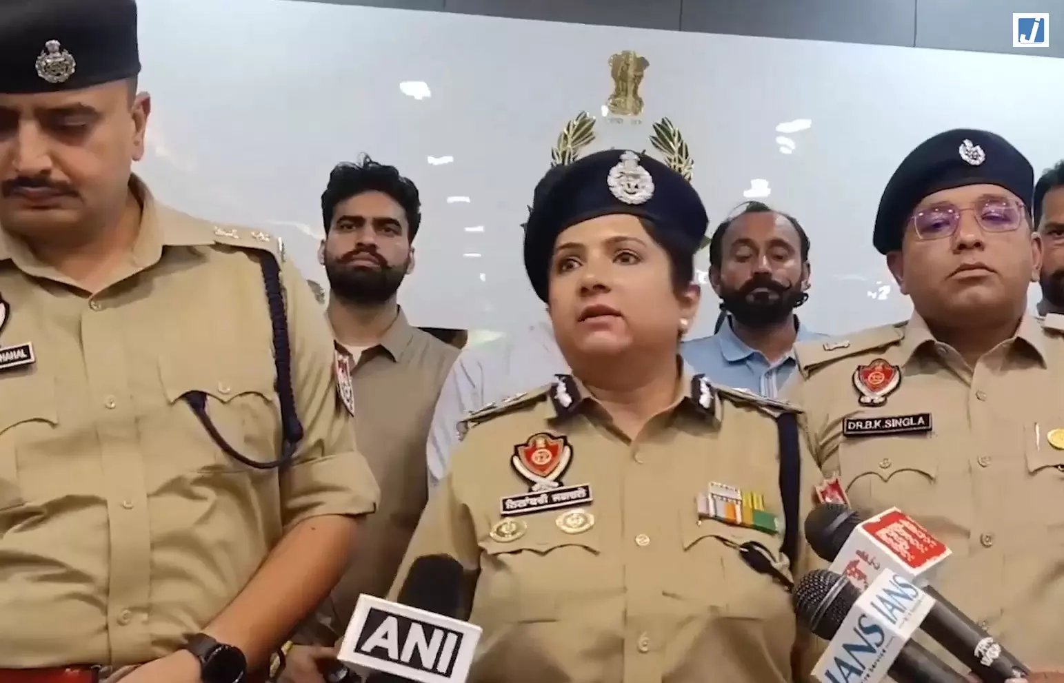 मोगा पुलिस की बड़ी कार्रवाई, थाने पर ग्रेनेड ब्लास्ट मामले में तीन आरोपी गिरफ्ता मोगा पुलिस की बड़ी कार्रवाई, थाने पर ग्रेनेड ब्लास्ट मामले में तीन आरोपी गिरफ्ता