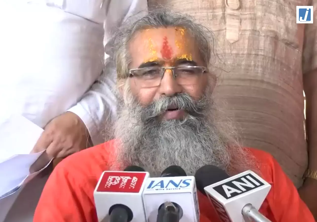 जीवन में हर किसी को कठिन परिस्थितियों का सामना करना पड़ता है: महंत दिनेंद्र दास का संदेश जीवन में हर किसी को कठिन परिस्थितियों का सामना करना पड़ता है: महंत दिनेंद्र दास का संदेश