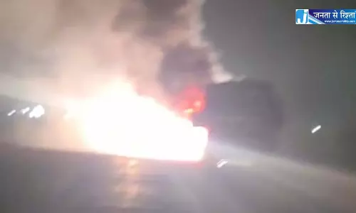 डीजल टैंकर में लगी आग, नेशनल हाईवे में बड़ी घटना डीजल टैंकर में लगी आग, नेशनल हाईवे में बड़ी घटना