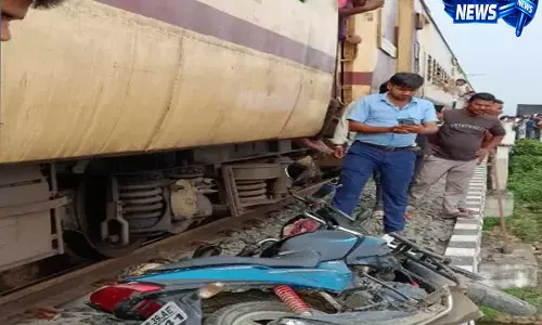 रेलवे ट्रैक पर शॉर्टकट लेना पड़ा महंगा, कटिहार में लोको पायलट की सूझबूझ से टला बड़ा हादसा रेलवे ट्रैक पर शॉर्टकट लेना पड़ा महंगा, कटिहार में लोको पायलट की सूझबूझ से टला बड़ा हादसा