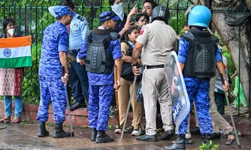 दिल्ली पुलिस ने जंतर-मंतर पर विरोध प्रदर्शन के दौरान पत्थरबाजी के दावों को किया खारिज दिल्ली पुलिस ने जंतर-मंतर पर विरोध प्रदर्शन के दौरान पत्थरबाजी के दावों को किया खारिज