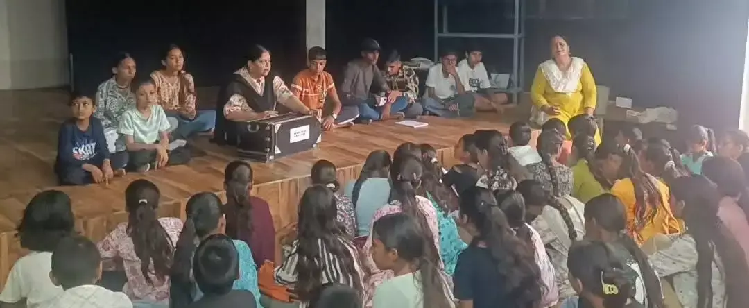 Mandi: बच्चों को लोक कला और संस्कृति से जोड़ने का अभिनव प्रयास