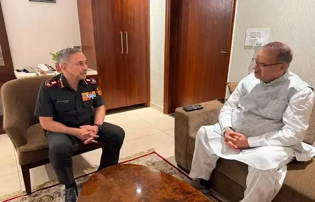 New Delhi: सीडीएस सुब्रमणि से मिले गणेश जोशी, सैनिक कल्याण मुद्दों पर हुई बातचीत New Delhi: सीडीएस सुब्रमणि से मिले गणेश जोशी, सैनिक कल्याण मुद्दों पर हुई बातचीत