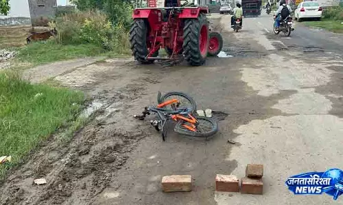 Hansi में सड़क हादसा, 10 साल के बच्चे की जान गई Hansi में सड़क हादसा, 10 साल के बच्चे की जान गई