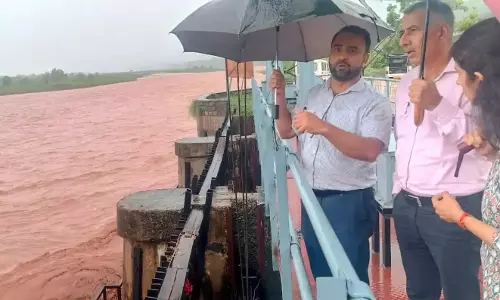 Kathua: डीसी कठुआ ने अधिकारियों को दिए चौबीसों घंटे सतर्क रहने के निर्देश Kathua: डीसी कठुआ ने अधिकारियों को दिए चौबीसों घंटे सतर्क रहने के निर्देश