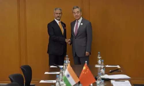भारत-चीन रिश्तों में सकारात्मक प्रगति, मनीला में जयशंकर ने वांग यी से की व्यापक बातचीत भारत-चीन रिश्तों में सकारात्मक प्रगति, मनीला में जयशंकर ने वांग यी से की व्यापक बातचीत