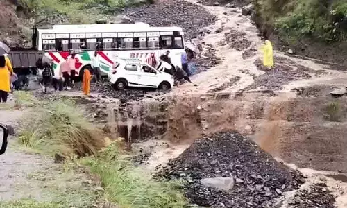 Chamba में लगातार बारिश से भारी तबाही, 55 सड़कें बंद