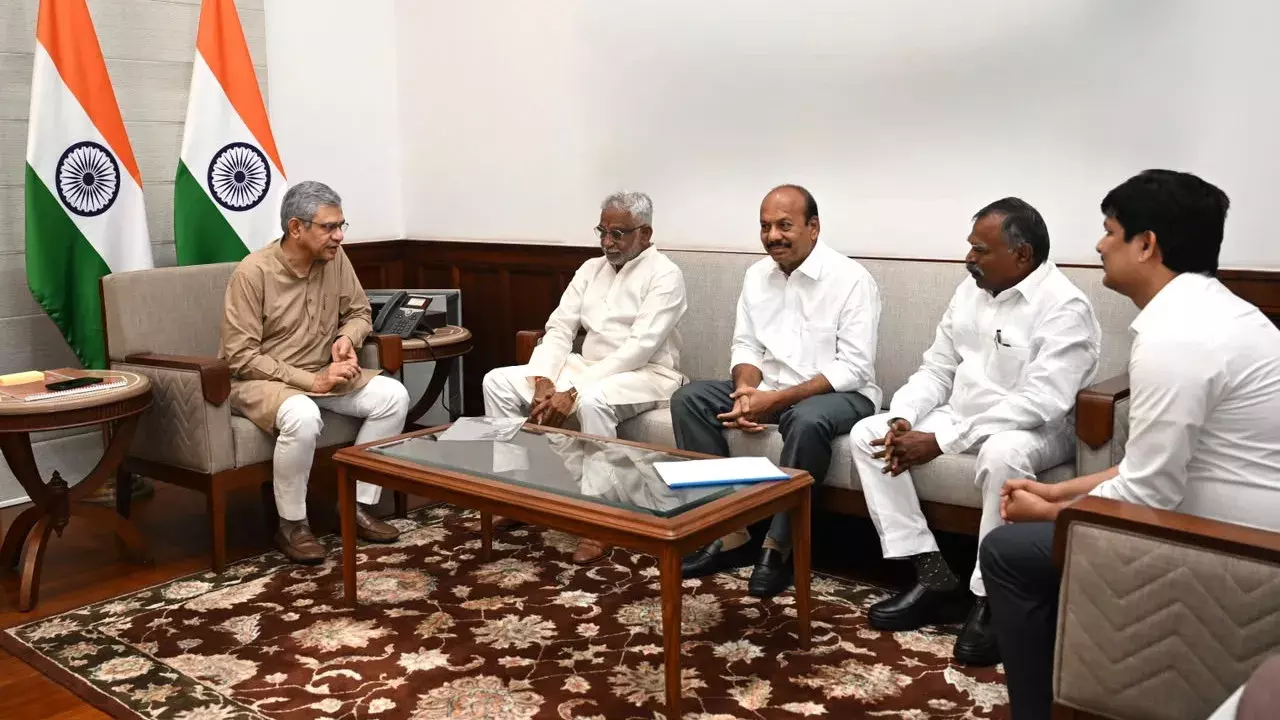 IT नियमों के दुरुपयोग की जाँच की माँग: YSRCP ने केंद्र को लिखा पत्र IT नियमों के दुरुपयोग की जाँच की माँग: YSRCP ने केंद्र को लिखा पत्र