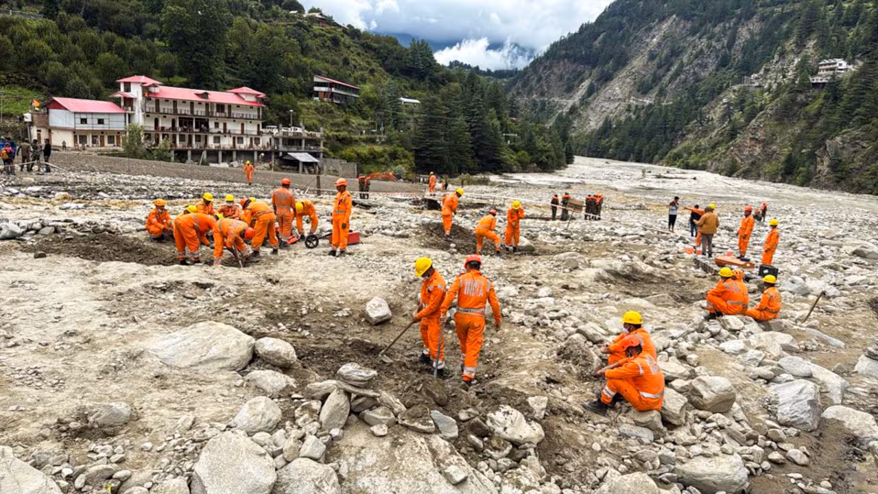 Dharamshala: आपदा की मार से बोह घाटी बेहाल, तीन महिलाओं समेत कई प्रभावित Dharamshala: आपदा की मार से बोह घाटी बेहाल, तीन महिलाओं समेत कई प्रभावित