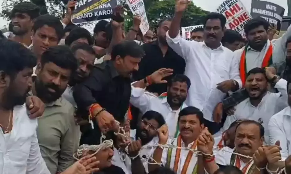 Telangana: लोकभवन पर कांग्रेस का विरोध प्रदर्शन; नेताओं को हिरासत में लिया गया