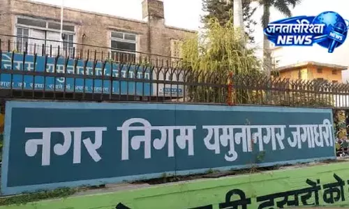 सफाई पर करोड़ों खर्च, फिर भी जलभराव से लोग परेशान सफाई पर करोड़ों खर्च, फिर भी जलभराव से लोग परेशान