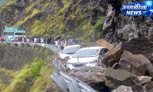 बडगाम में भारी बारिश का खतरा, लोगों को सतर्क रहने की सलाह बडगाम में भारी बारिश का खतरा, लोगों को सतर्क रहने की सलाह