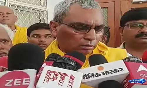 Jobs और पेपर लीक मुद्दे पर राजभर ने घेरा अखिलेश को Jobs और पेपर लीक मुद्दे पर राजभर ने घेरा अखिलेश को