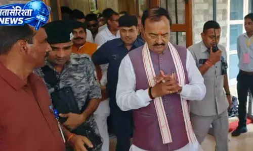 केशव मौर्य का विपक्ष पर हमला, बोले- बच्चों की आड़ में खुराफात बर्दाश्त नहीं केशव मौर्य का विपक्ष पर हमला, बोले- बच्चों की आड़ में खुराफात बर्दाश्त नहीं