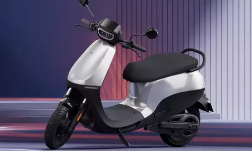 Petrol मॉडल के बीच इलेक्ट्रिक स्कूटर ने मचाई धूम Petrol मॉडल के बीच इलेक्ट्रिक स्कूटर ने मचाई धूम