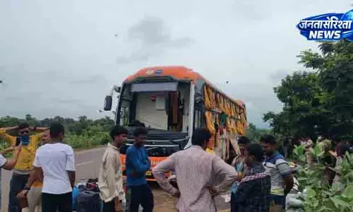 Anugola बस पलटने से 25 तीर्थयात्री घायल Anugola बस पलटने से 25 तीर्थयात्री घायल