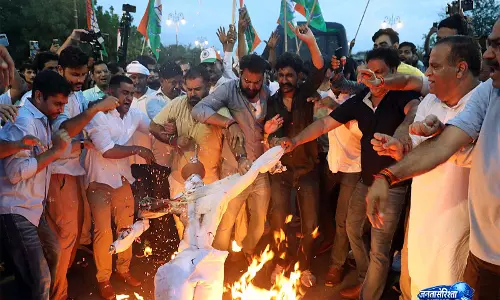 राहुल गांधी की हिरासत के विरोध में कांग्रेस का देशभर में प्रदर्शन, BJP ने भी किया पलटवार