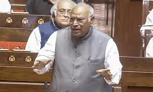 निष्पक्ष चर्चा तभी संभव, जब शिक्षा मंत्री इस्तीफा देंः खड़गे