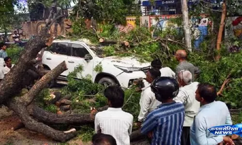 मूसलाधार बारिश से यूपी बेहाल, नदी खतरे के निशान से ऊपर, बढ़ी चिंता मूसलाधार बारिश से यूपी बेहाल, नदी खतरे के निशान से ऊपर, बढ़ी चिंता