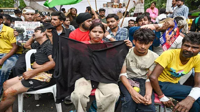 NEET विरोध के समर्थन को लेकर मोहनलाल की बेटी विस्मया निशाने पर NEET विरोध के समर्थन को लेकर मोहनलाल की बेटी विस्मया निशाने पर