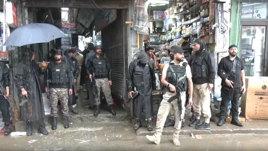 अनंतनाग हमला: उप-राज्यपाल का बड़ा बयान, घटनास्थल पहुंचे DGP अनंतनाग हमला: उप-राज्यपाल का बड़ा बयान, घटनास्थल पहुंचे DGP