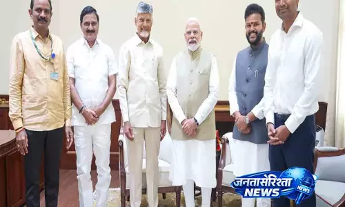 PM मोदी और चंद्रबाबू नायडू की मुलाकात, भोगपुरम एयरपोर्ट के न्योते पर चर्चा PM मोदी और चंद्रबाबू नायडू की मुलाकात, भोगपुरम एयरपोर्ट के न्योते पर चर्चा