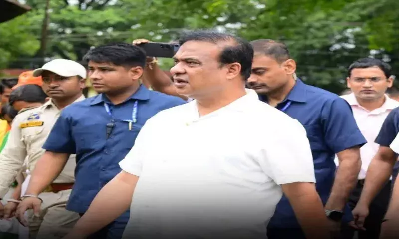 असम बाढ़: सोनारी पहुंचे हिमंत सरमा, भारी नुकसान की आशंका असम बाढ़: सोनारी पहुंचे हिमंत सरमा, भारी नुकसान की आशंका