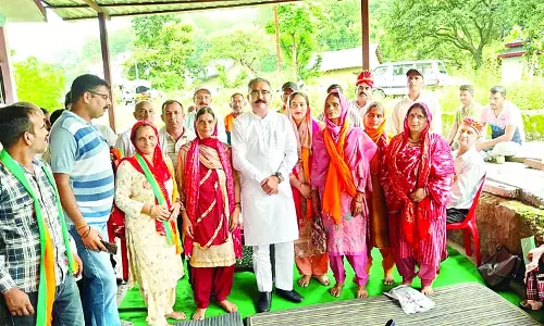 बिक्रम ठाकुर की मौजूदगी में बदले राजनीतिक समीकरण बिक्रम ठाकुर की मौजूदगी में बदले राजनीतिक समीकरण