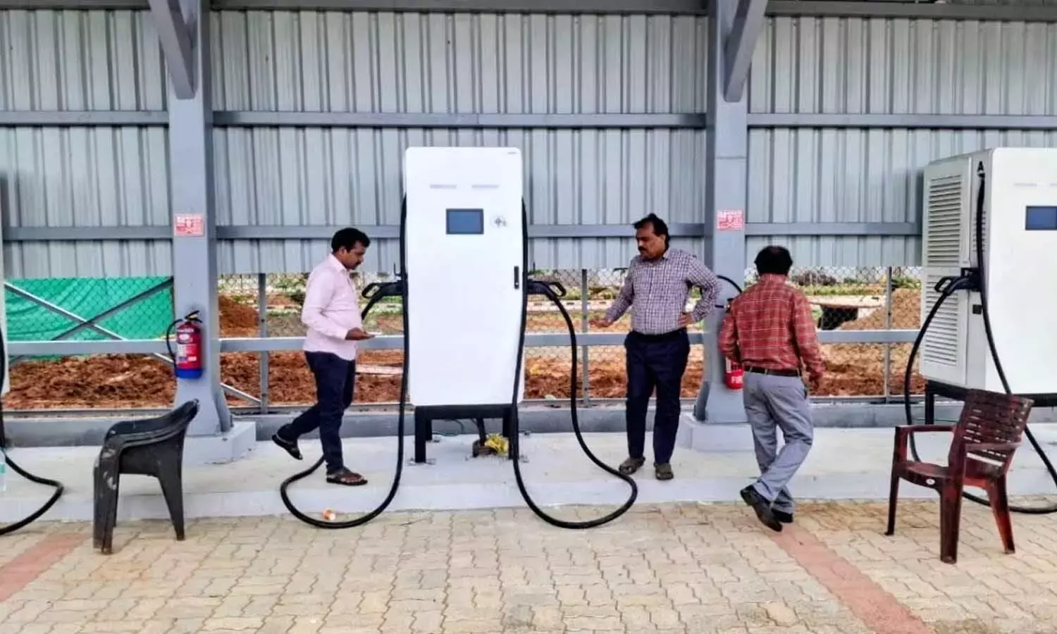 Andhra: यात्रियों के लिए आवागमन को आसान बनाने के लिए ईवी बसें, चार्जिंग स्टेशन Andhra: यात्रियों के लिए आवागमन को आसान बनाने के लिए ईवी बसें, चार्जिंग स्टेशन