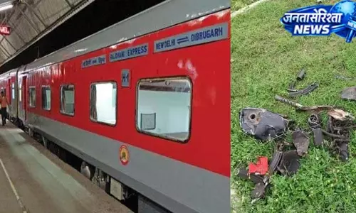 राजधानी एक्सप्रेस से टकराई बाइक, गया में रुकी ट्रेन