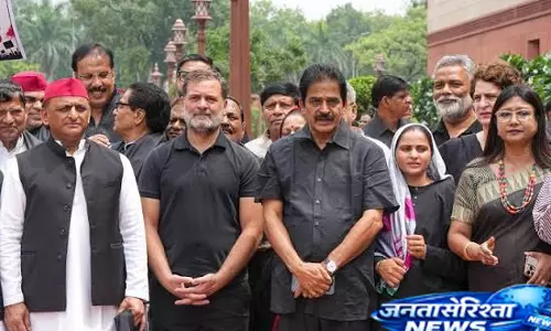 NEET विवाद गरमाया, राहुल गांधी ने केंद्र सरकार को घेरा NEET विवाद गरमाया, राहुल गांधी ने केंद्र सरकार को घेरा
