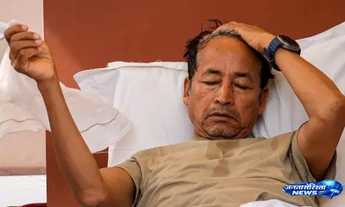Hospital से सोनम वांगचुक ने लिखा पत्र, सरकार के सामने रखी 2 मांगें Hospital से सोनम वांगचुक ने लिखा पत्र, सरकार के सामने रखी 2 मांगें