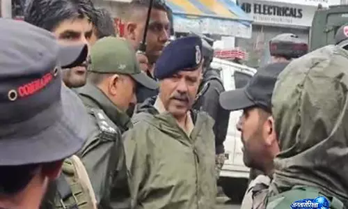 अनंतनाग हमला: J-K के LG ने सख्त कार्रवाई का वादा किया, DGP के साथ सुरक्षा हालात का जायजा लिया अनंतनाग हमला: J-K के LG ने सख्त कार्रवाई का वादा किया, DGP के साथ सुरक्षा हालात का जायजा लिया