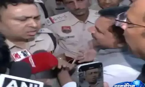 सोनम वांगचुक से मिलने पहुंचे विपक्षी सांसदों को पुलिस ने रोका