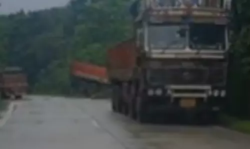 अनमोड के पास दो ट्रकों की आमने-सामने टक्कर, दोनों ड्राइवर गंभीर रूप से घायल अनमोड के पास दो ट्रकों की आमने-सामने टक्कर, दोनों ड्राइवर गंभीर रूप से घायल