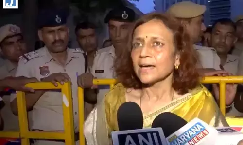 सोनम वांगचुक की पत्नी का आरोप, बोलीं- 25 दिन से भूखे व्यक्ति को नहीं मिल रही मानसिक शांति सोनम वांगचुक की पत्नी का आरोप, बोलीं- 25 दिन से भूखे व्यक्ति को नहीं मिल रही मानसिक शांति