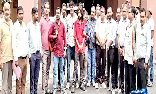 फर्जी पत्रकारों पर शिकंजा कसने की मांग, प्रेस क्लब के बैनर तले पत्रकारों ने कलक्टर-SP से की मुलाकात फर्जी पत्रकारों पर शिकंजा कसने की मांग, प्रेस क्लब के बैनर तले पत्रकारों ने कलक्टर-SP से की मुलाकात