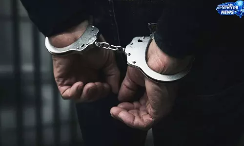 शेयर मार्केट में रकम दोगुनी करने का झांसा देकर 2 करोड़ की ठगी, पति-पत्नी गिरफ्तार शेयर मार्केट में रकम दोगुनी करने का झांसा देकर 2 करोड़ की ठगी, पति-पत्नी गिरफ्तार