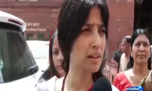 सरकार उनकी मांगें क्यों नहीं मान रही है?: NEET विरोध प्रदर्शन पर सांसद डिंपल यादव सरकार उनकी मांगें क्यों नहीं मान रही है?: NEET विरोध प्रदर्शन पर सांसद डिंपल यादव