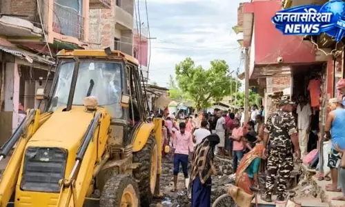 मधुबनी में सीमा पर चला बुलडोजर, अतिक्रमण पर बड़ी कार्रवाई मधुबनी में सीमा पर चला बुलडोजर, अतिक्रमण पर बड़ी कार्रवाई