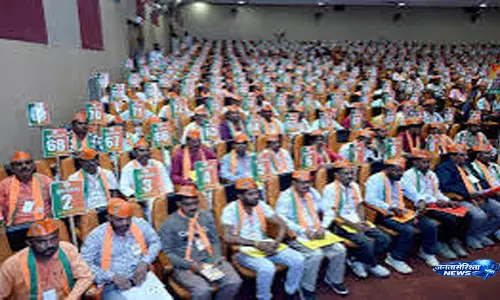 सैफई सिंडिकेट को लेकर योगी का हमला, कार्यकर्ताओं को किया सतर्क सैफई सिंडिकेट को लेकर योगी का हमला, कार्यकर्ताओं को किया सतर्क