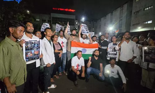 NEET 2026 पेपर लीक मामले को लेकर रायपुर JDA का प्रदर्शन NEET 2026 पेपर लीक मामले को लेकर रायपुर JDA का प्रदर्शन