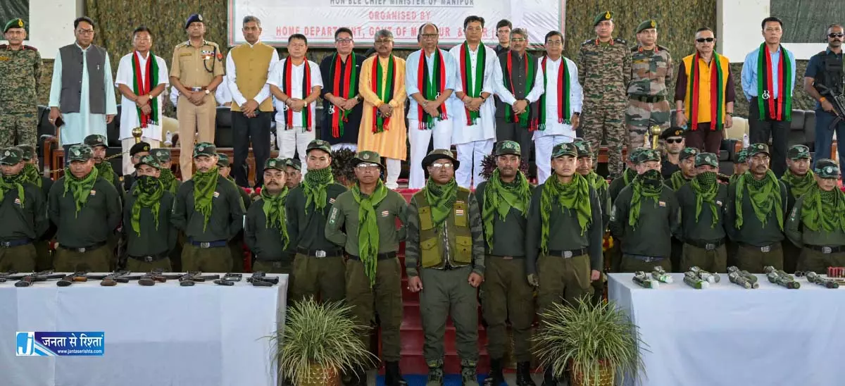 46 उग्रवादियों ने डाले हथियार, सामूहिक आत्मसमर्पण की खबर 46 उग्रवादियों ने डाले हथियार, सामूहिक आत्मसमर्पण की खबर