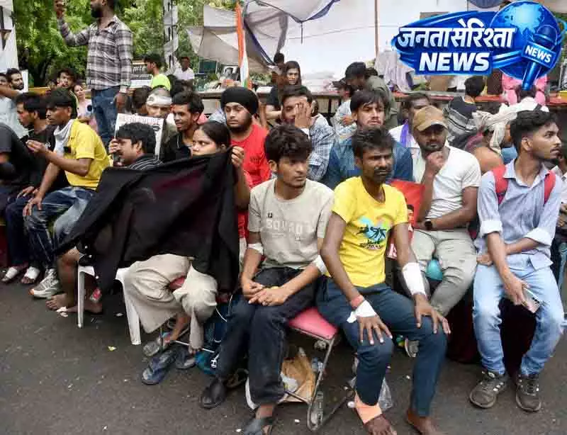 Delhi घायल प्रदर्शनकारियों का हाल जानने पहुंचे नेता