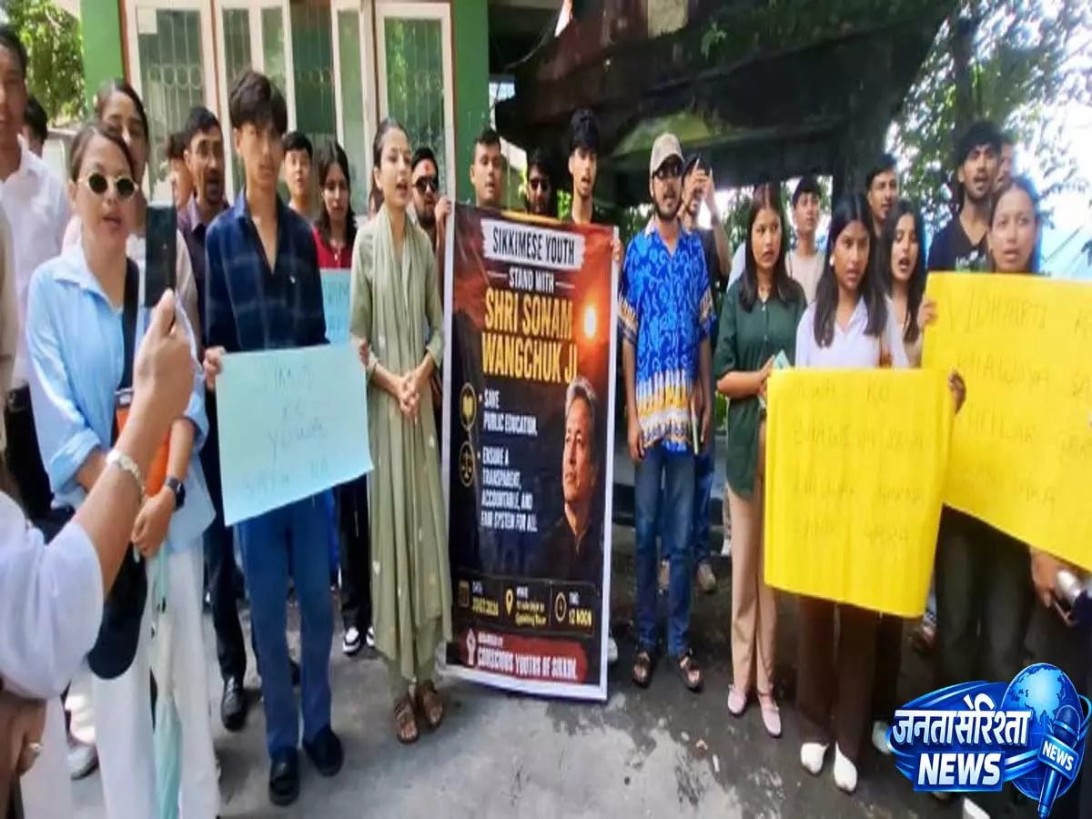 गेज़िंग में शिक्षा सुधार को लेकर रैली, सोनम वांगचुक के समर्थन में लोगों ने दिखाई एकजुटता गेज़िंग में शिक्षा सुधार को लेकर रैली, सोनम वांगचुक के समर्थन में लोगों ने दिखाई एकजुटता