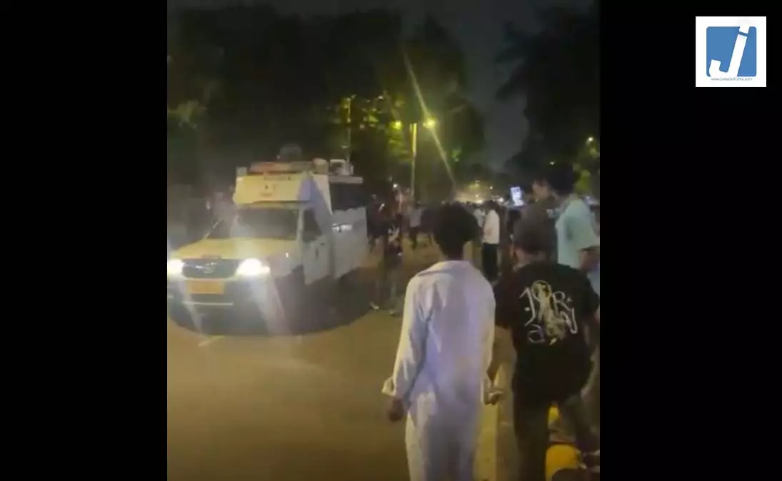 कॉकरोच जनता पार्टी प्रदर्शन: फोर्स की गाड़ी पर पथराव...RAF जवान पर भी हमला, बीजेपी नेता ने शेयर किया वीडियो कॉकरोच जनता पार्टी प्रदर्शन: फोर्स की गाड़ी पर पथराव...RAF जवान पर भी हमला, बीजेपी नेता ने शेयर किया वीडियो