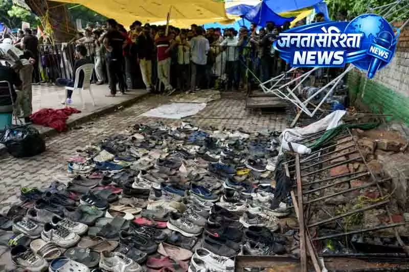Delhi जंतर-मंतर पर प्रदर्शनकारियों की पत्थरबाज़ी, सुरक्षा बढ़ी Delhi जंतर-मंतर पर प्रदर्शनकारियों की पत्थरबाज़ी, सुरक्षा बढ़ी