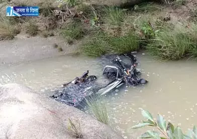 उफान नाला पार करते समय बहा बाइक सवार, मौत उफान नाला पार करते समय बहा बाइक सवार, मौत
